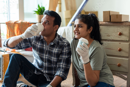 Canvas Print Couple enjoying coffee break photo