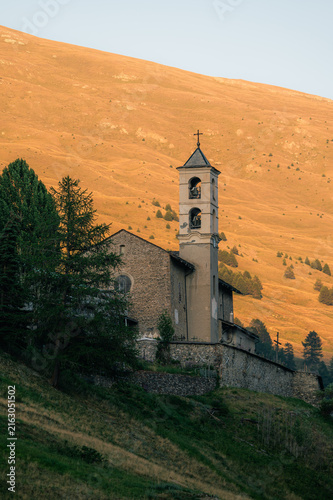 Église de Saint-Véran au coucher du soleil, montagne du Queyras, Hautes-Alpes
