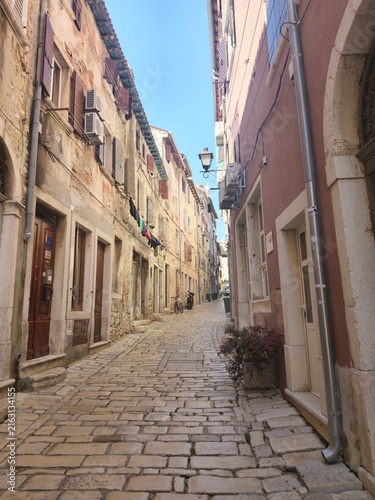 Obraz na plátne narrow street in old Rovinj