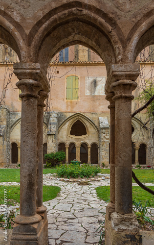 Fotografía Series of photographs of Valmagne Abbey, a historic Cistercian monastery founded