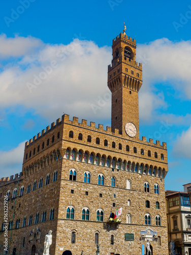 Cuadro en lienzo Famous Palazzo vecchio (old palace) in Florence in Square of the Signoria Italy