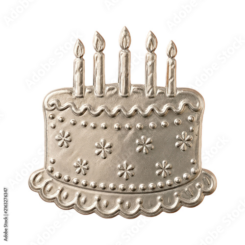 PNG Metallic cake design on textured orange background.