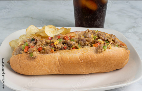 Konstfotografi crumble sausage sub  with potatoe chips