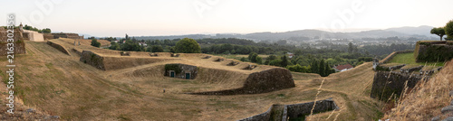 Quadro su tela panoramic view of defensive stone walls at valenca do minho fortress in portugal