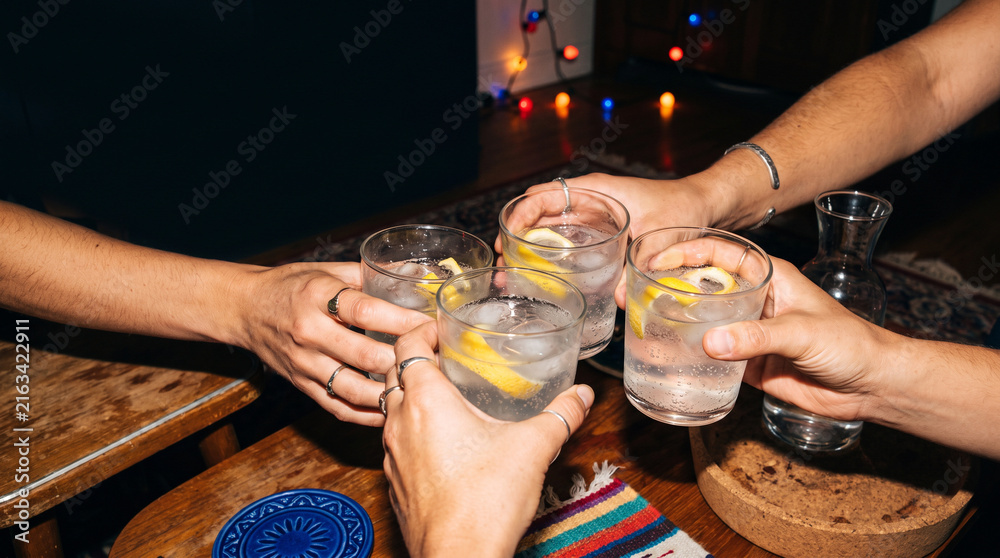 Obraz premium Friends toast with citrus drinks at home
