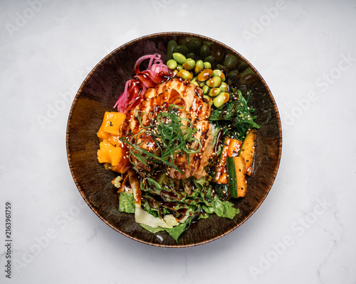 Photography Delicious chicken poke bowl with fresh vegetables