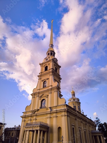 Cuadro en lienzo Peter and Paul Cathedral located in Peter and Paul Fortress in Saint Petersburg under cloudy sky