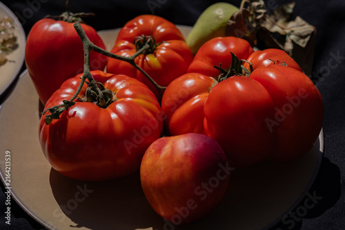 Ripe heirloom tomatoes with nectarine and green apple on plate