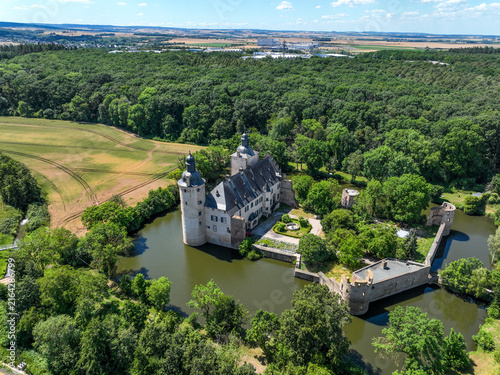 Fotografía Aerial view, Veynau Castle, moated castle, Euskirchen district in North Rhine-We