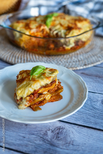 Foto Slice of Homemade Baked Vegetable Lasagna with Melted Cheese