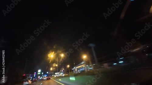 방콕에서 깐차나부리로 향하는 야간 도로 드라이브 타임랩스
