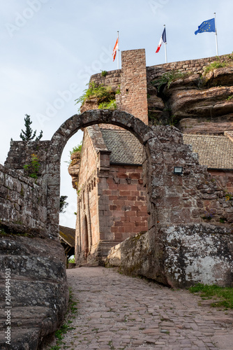 Entrée du château du Haut-Barr (Saverne, France)
