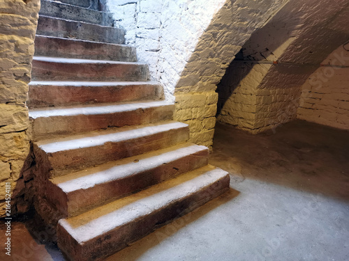 Gewölbekeller mit Sandsteintreppe