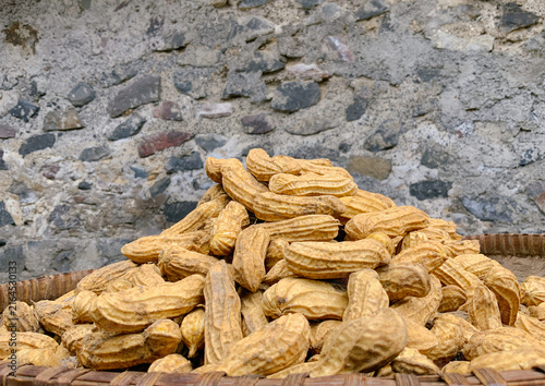 Foto Pile of Raw Peanuts in Shell in a Woven Basket
