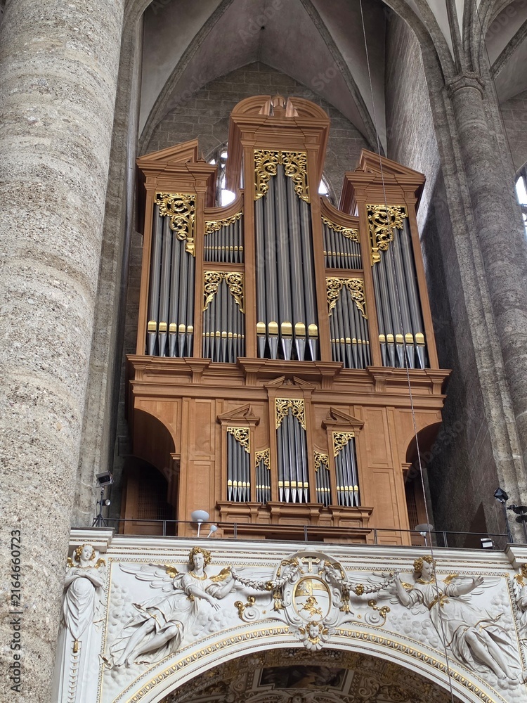 Naklejka premium Orgel in einer Kirche 