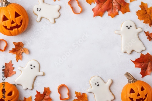 A white background with a pumpkin and a pumpkin hat , with ample copy space for text.