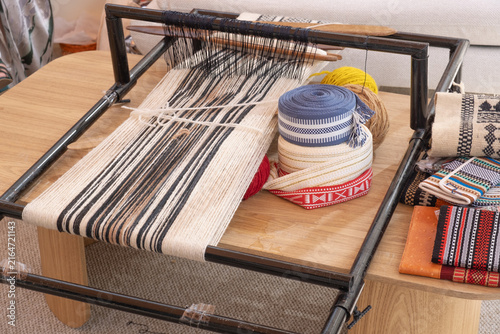 Quadro su tela traditional sadu weaving on wooden loom with colorful wool thread and woven belt