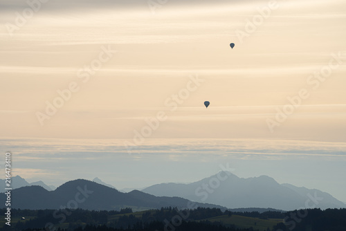 Принти на полотні Ballonfahrt über den Alpen