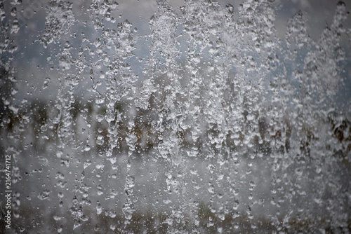 Dynamic Water Splash in Thousands of Fine Droplets.