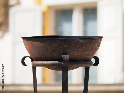 Cuadro en lienzo A rusty semicircular bowl on a stand