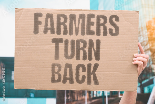 Quadro su tela "Farmers turn back" Convoy stopped at police checkpoint