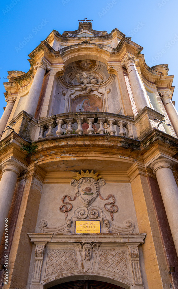 Fototapeta premium Die Cappella della Madonna del Rosario, Barocker Bau an der Kreuzung von Via San Marco und Via della Diana in Siena, Toskana, Italien