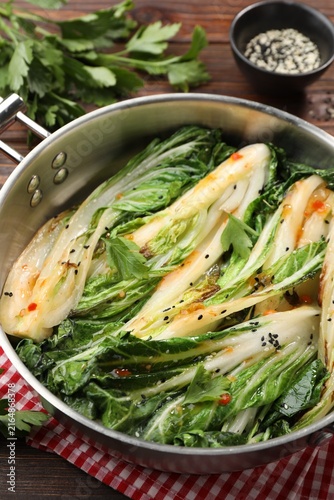 Canvastavla Tasty cooked bok choy cabbages with sesame seeds and sauce served on wooden tabl