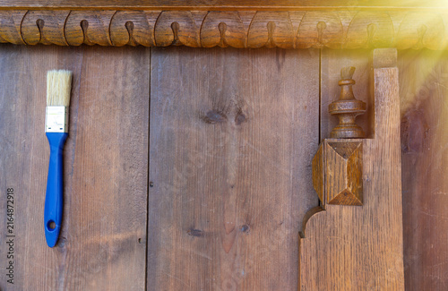 Canvastavla Paint brush on vintage wooden furniture surface