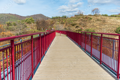 Puente de hierro del tren en Hervás sobre el río Ambroz, Iron railway bridge in Hervas over the Ambroz river