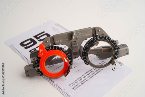 Foto Glasses on eye testing exam chart to check eyesight accuracy of reading