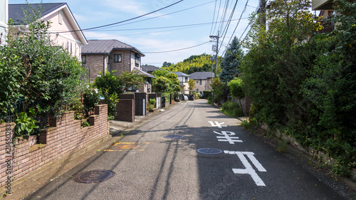 夏の静かな住宅街