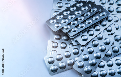 Bild auf Leinwand Silver blister packs for pharmaceutical tablets, healthcare packaging background