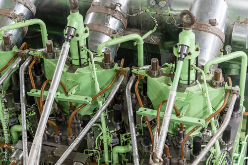 Cuadro en lienzo Large dual-fuel marine propulsion engine viewed from above, with a visible metha