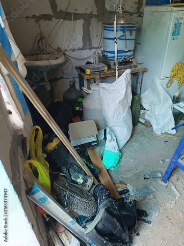 Quadro su tela Messy garage corner with brewing and distillation equipment