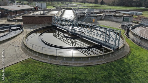 Foto Wastewater treatment plant clarifier processing water