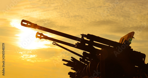 Foto Cannons silhouetted against a stunning sunset, the scene exudes a sense of historical grandeur strength