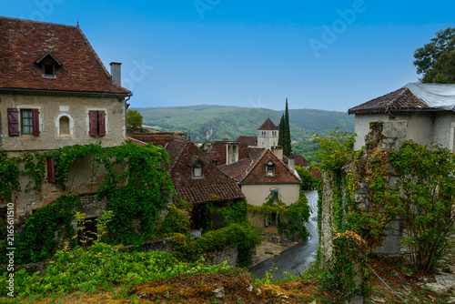 Canvastavla Village médiéval de Saint-Cirq-Lapopie et ses maisons traditionnelles dans la va
