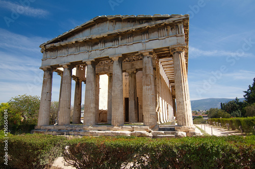 Konstfotografi Front view of the ancient Doric Temple of Hephaestus above green hedges in Athens