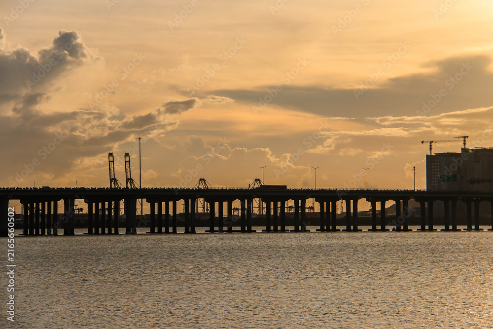Obraz premium Bridge Silhouette Over Water at Sunset