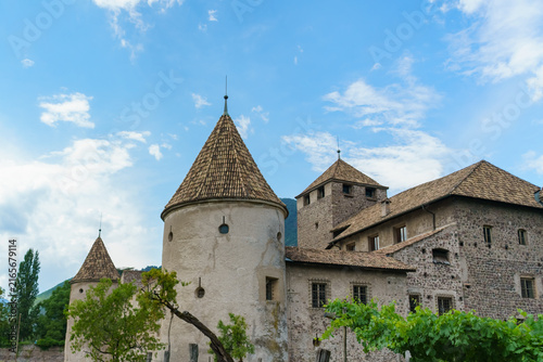 Konstfotografi Historic Maretsch Castle with distinctive round towers, conical tiled roofs and
