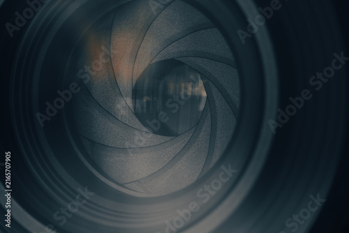 Obraz na płótnie Close-up of a Camera Lens Aperture and Bladed Shutter Mechanism,Macro,Detailed close-up macro shot of a camera lens interior, showcasing the intricate metal blades of the aperture diaphragm