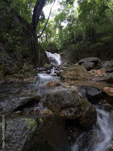 Recorrido entre montañas y rios en Panama