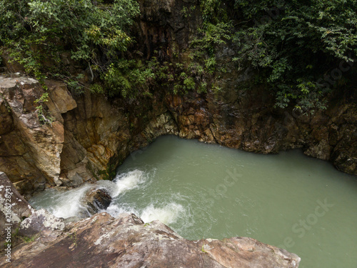 Recorrido entre montañas y rios en Panama