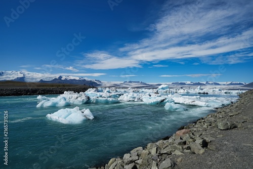фотографія Jokulsarlon is a famous glacial lagoon in southern Iceland, at the foot of the Vatnajokull glacier