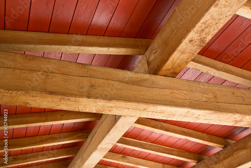 Quadro su tela EXPOSED SOLID WOOD ROOF STRUCTURE WITH NATURAL TIMBER BEAMS, SECONDARY JOISTS AN