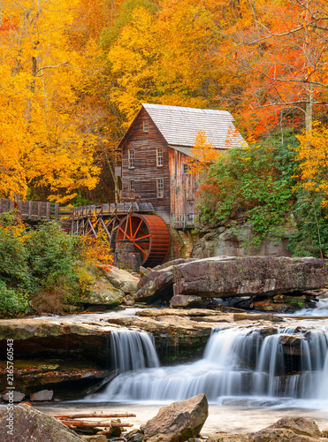 Foto Babcock State Park, West Virginia, USA at Glade Creek Grist Mill during autumn s