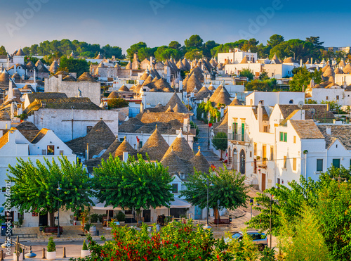 Fotografie Alberobello, Italy old town view with traditional trullo Houses 37