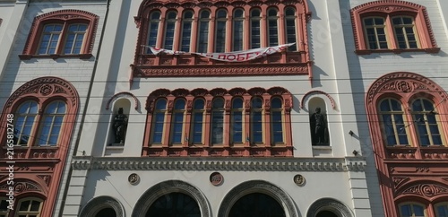 Canvastavla an old facade in city