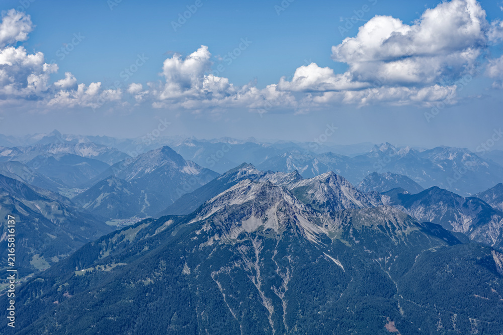 Obraz premium Layered Alpine mountain ranges seen from the summit of Zugspitze