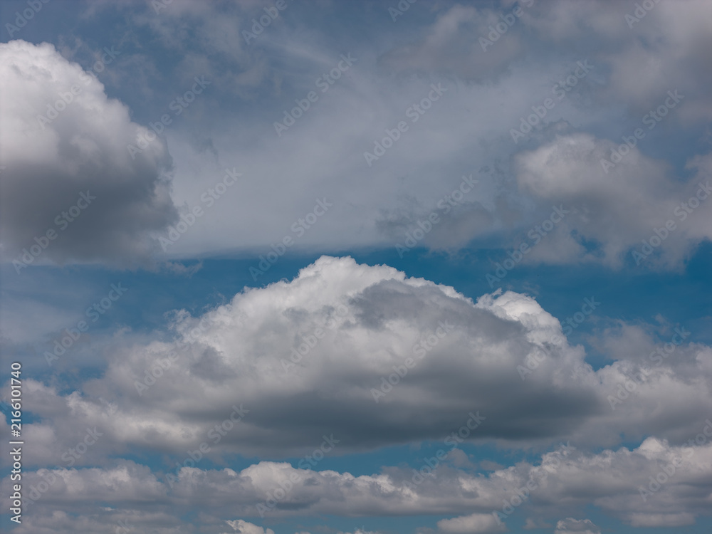 Fototapeta premium Overcast sky with grey clouds forming in New York above Mount Vernon, New York